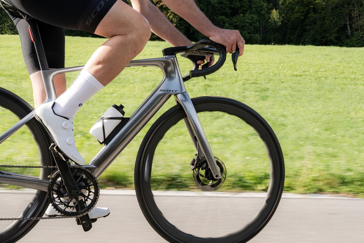 Električno cestno kolo Scott Fastlane